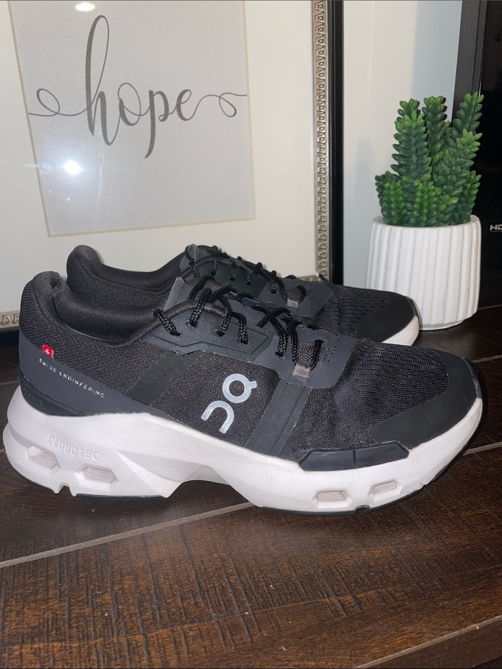On Running Cloudpulse Women's Running Shoes Sneakers - Black/White Size 8